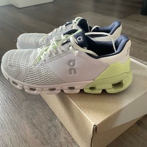 On Cloudflyer Womens 8.5 white lime green blue